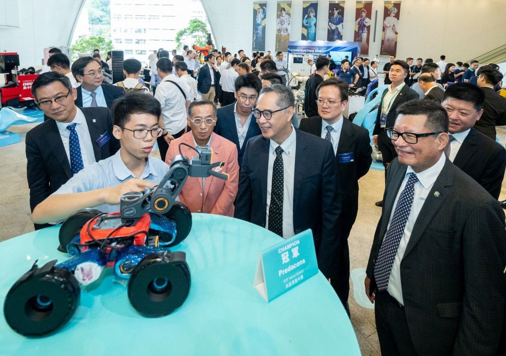 展覽展出燒焊機械人、機械狗、無人機等20多部負責不同建築工序的機械人，讓業界及公眾了解機械人技術的應用。甯漢豪網誌圖片