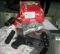 上月曾有大学生走私气枪。