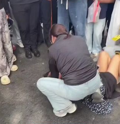 河北婦遭當街毆打強脫褲。