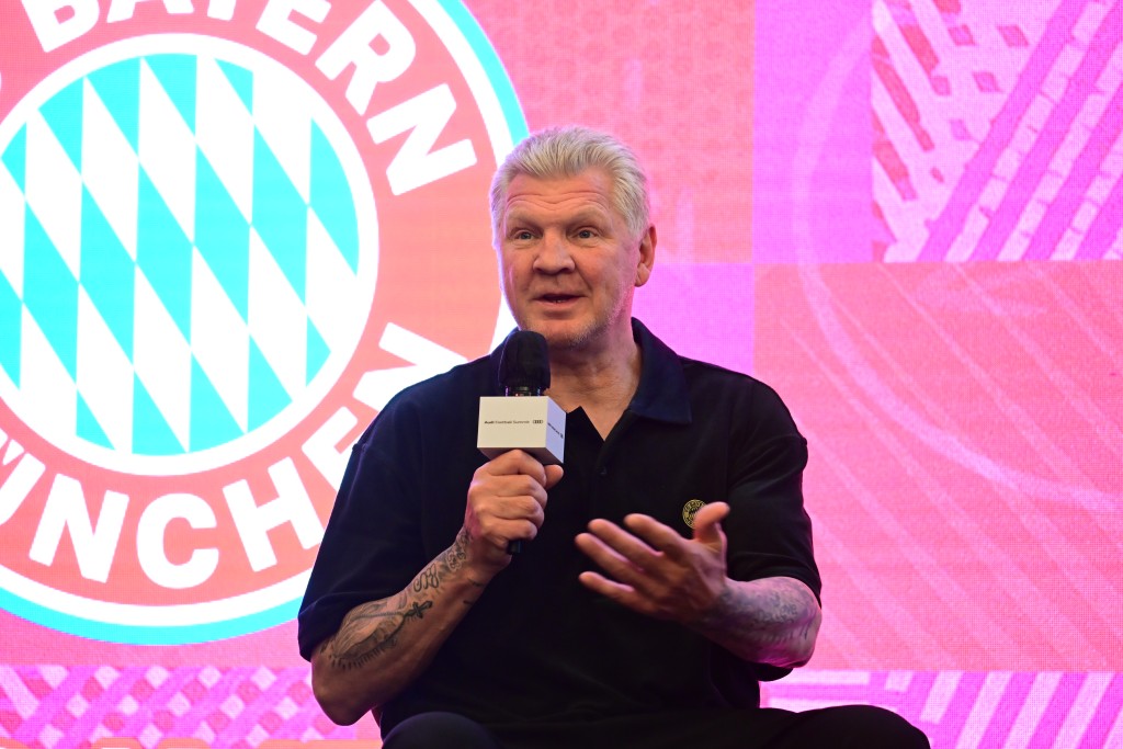 艾芬堡對於球迷特意深夜睇波支持球會感敬佩。攝影：魏國謙