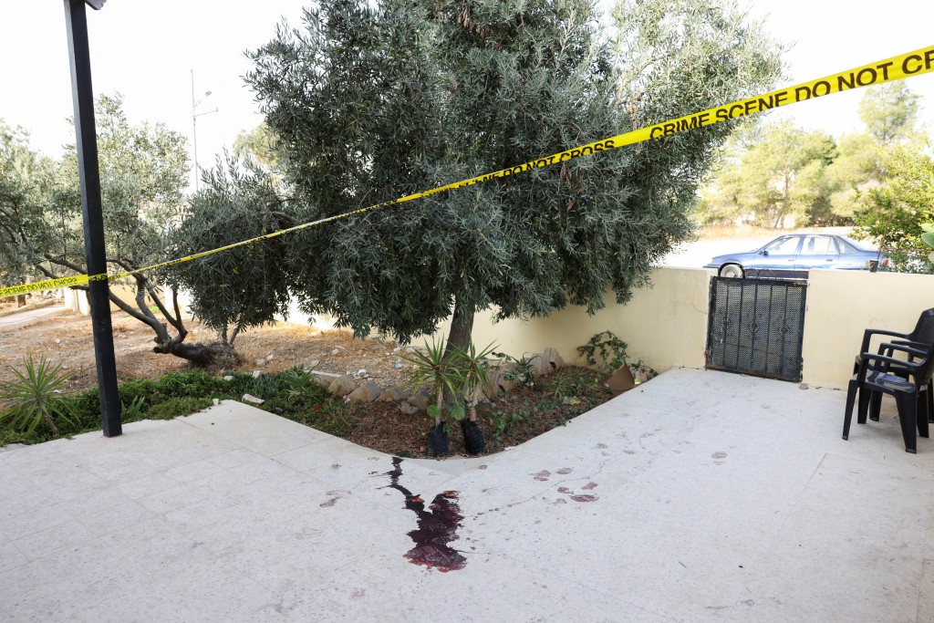 约旦一间教堂举行丧礼期间遭枪手开火，造成9人死亡、40人受伤。路透社