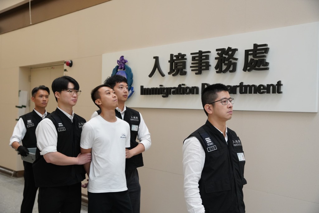 政府今(15日)舉行舉行第二次大型演練,並進行跨部門反恐及重大事故演習,入境處亦有參與當中。入境處提供 政府今(15日)舉行舉行第二次大型演練,並進行跨部門反恐及重大事故演習,入境處亦有參與當中。入境處提供