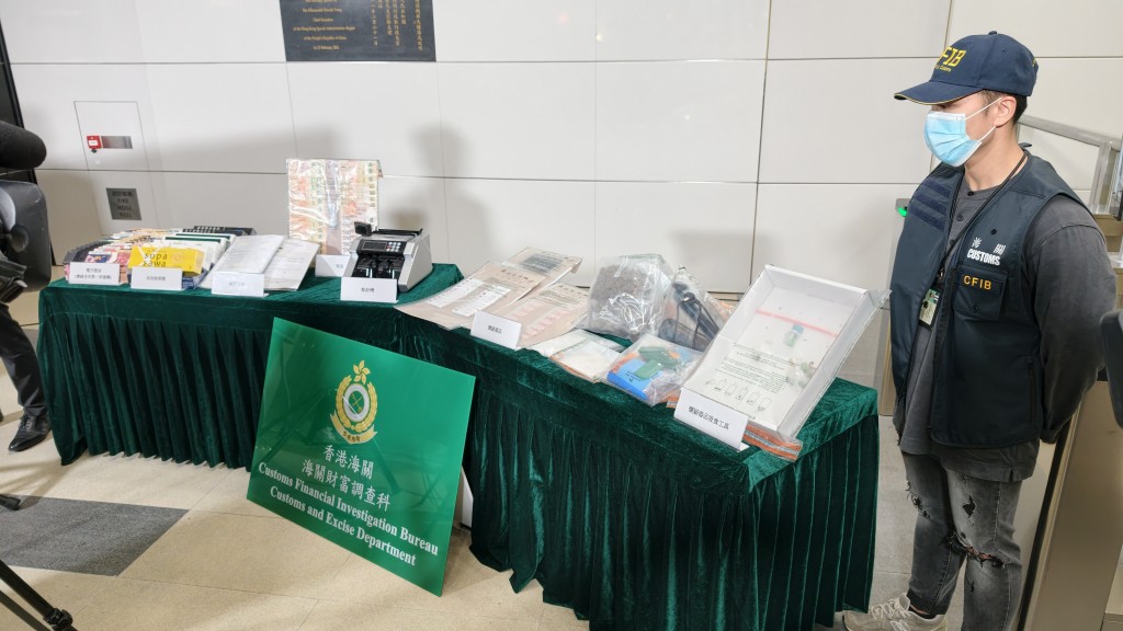 海關展示證物。黃文威攝 海關展示證物。黃文威攝