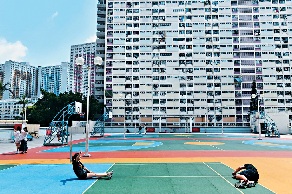 房委會正進行11個重建計劃，年內會公布重建彩虹邨的研究結果和細節。