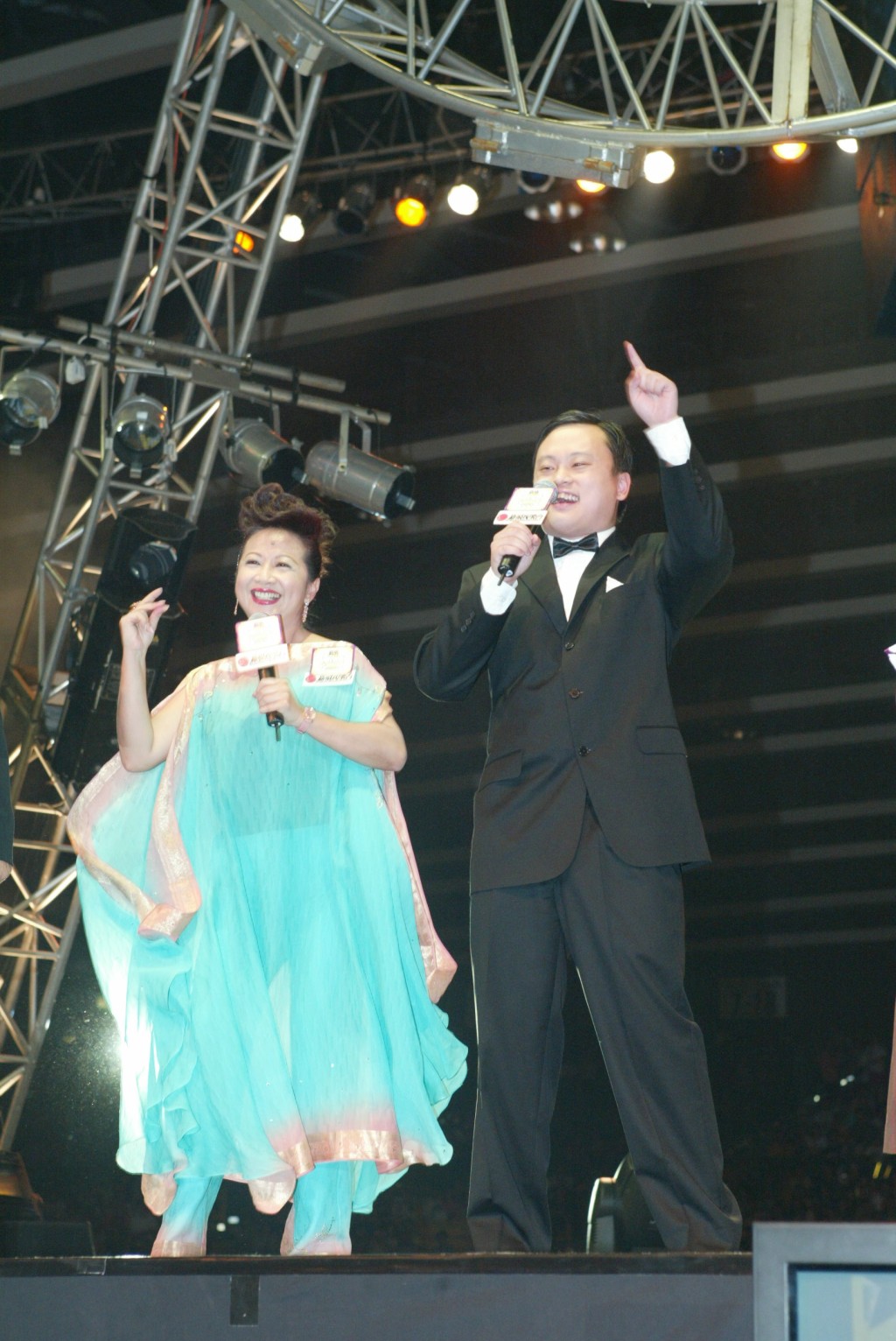 与薛家燕齐齐出席颁奖礼。