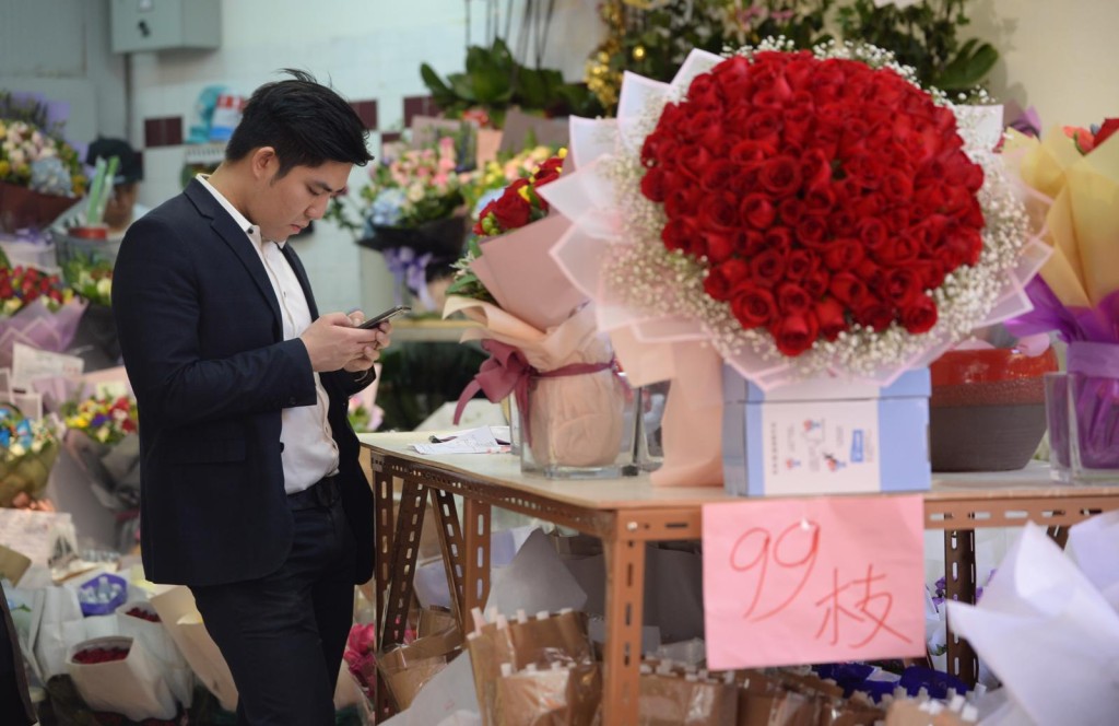 有花店指，99支玫瑰賣3000至4000元。 資料圖片