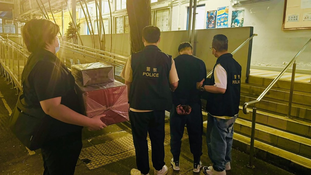 旺角模型店遭偷5千元貨 警柴灣拘52歲男 起回部分贓物。警方提供