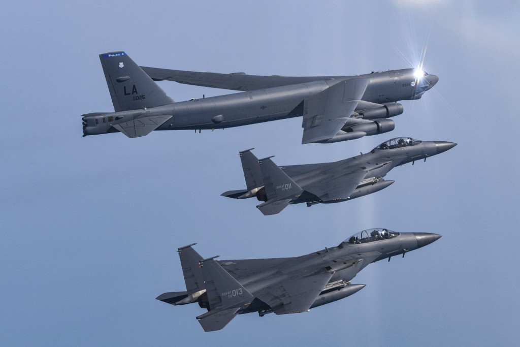 美國和南韓空軍當地時間周一(6日)在朝鮮半島西部海域上空舉行聯合空中演習。 AP