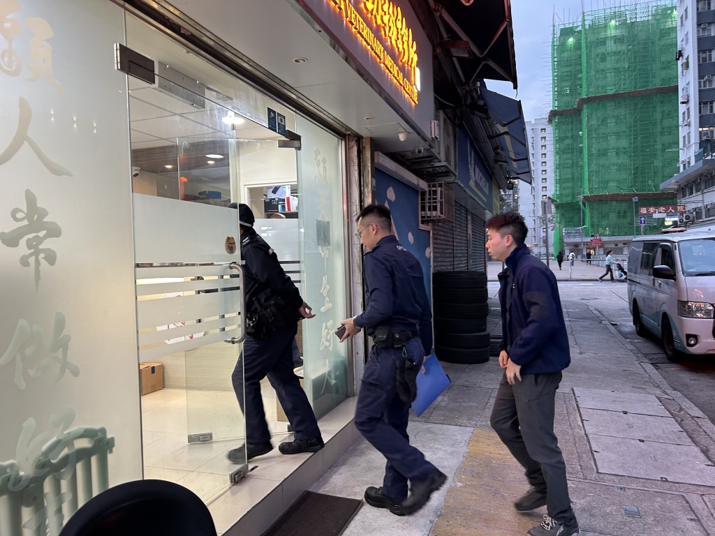 愛協到場協助。