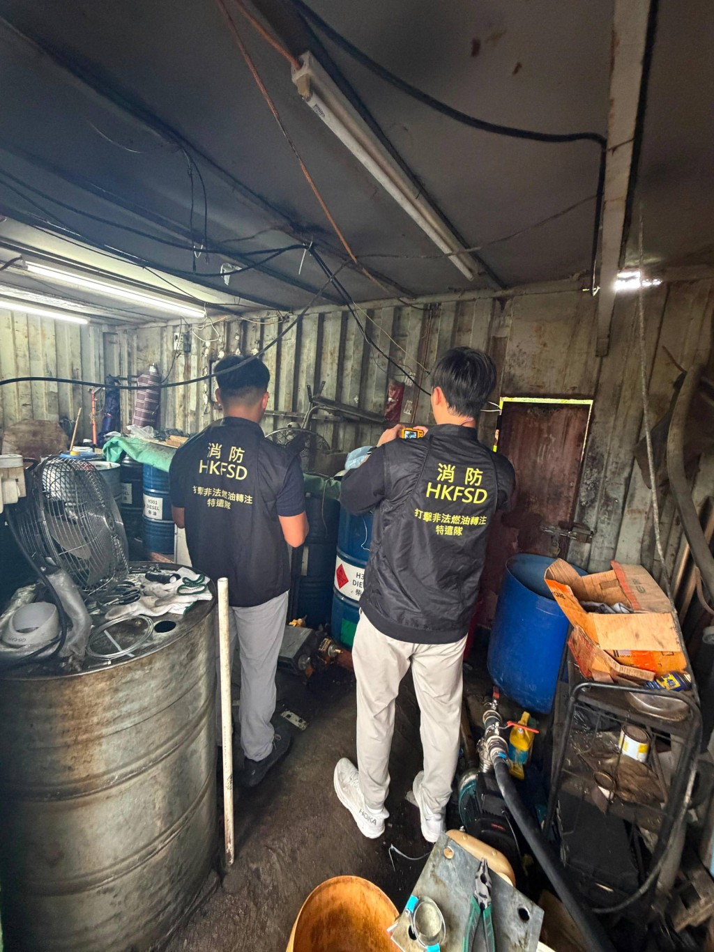 消防處在粉嶺先後搗破同一個非法加油站，共檢獲975公升柴油。