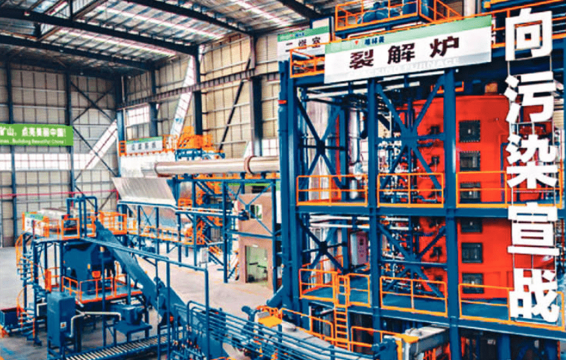 国内上市的格林美兴建的报废线路板绿色处理裂解系统，预计2025年电池回收可超过25万吨/年。