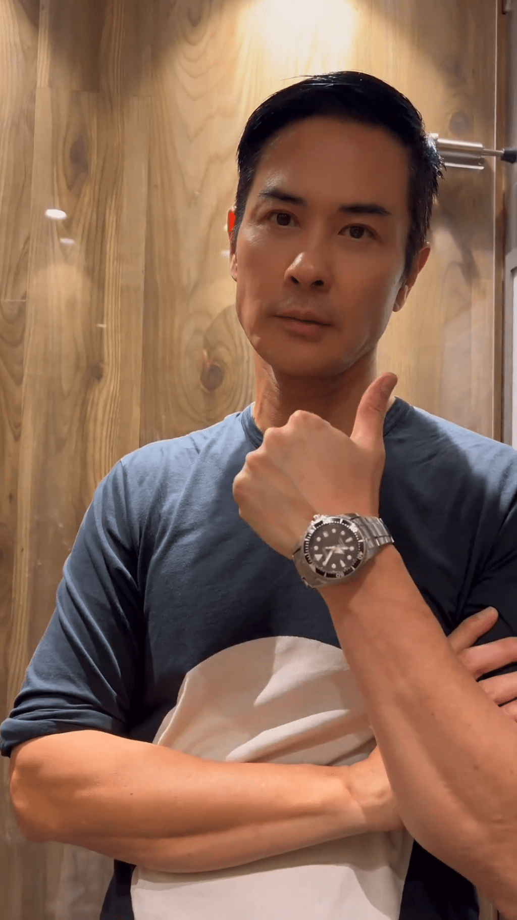 不少網民看到鄭嘉穎手上所戴的錶即大讚低調又貼地。