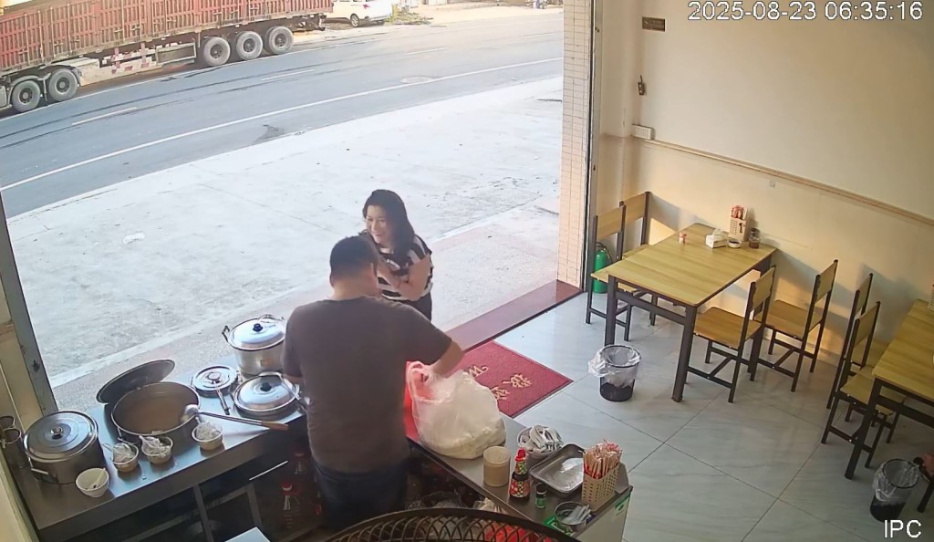 惠州女子買早餐重遇16年前初戀，二人迅速復合，決定年底結婚。抖音