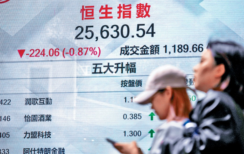 展望本月，分析指若大市成交額增、北水淨流入改善，以及美國進一步減息，港股方可突破。