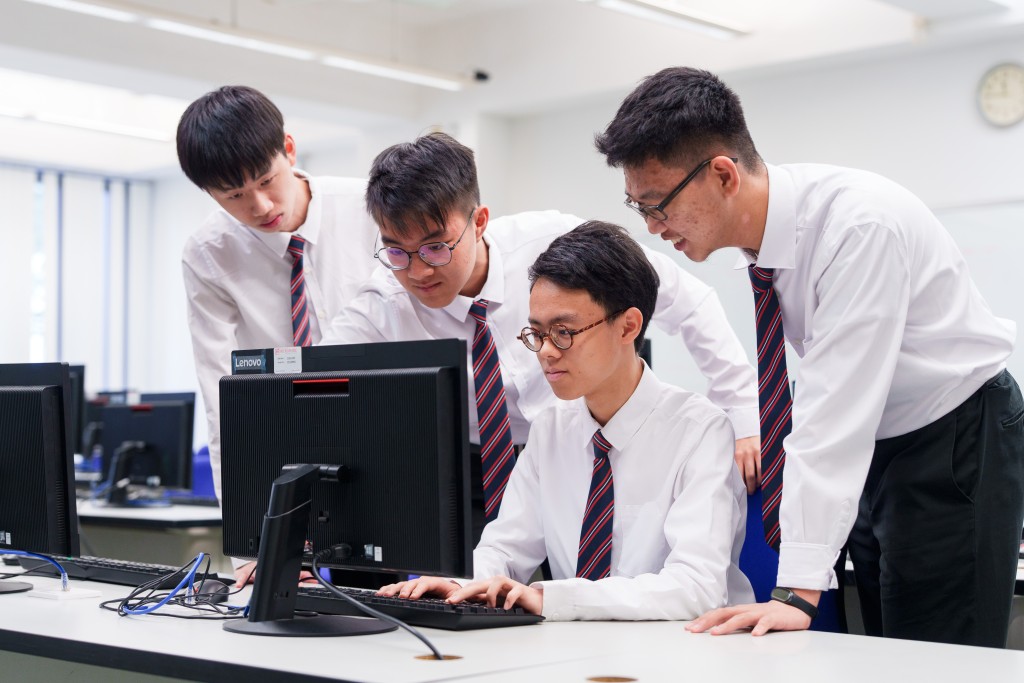 四位同學表示參賽前已仔細參考HKIRC培訓期間的參考題目,並根據各自強項制定策略。 四位同學表示參賽前已仔細參考HKIRC培訓期間的參考題目,並根據各自強項制定策略。