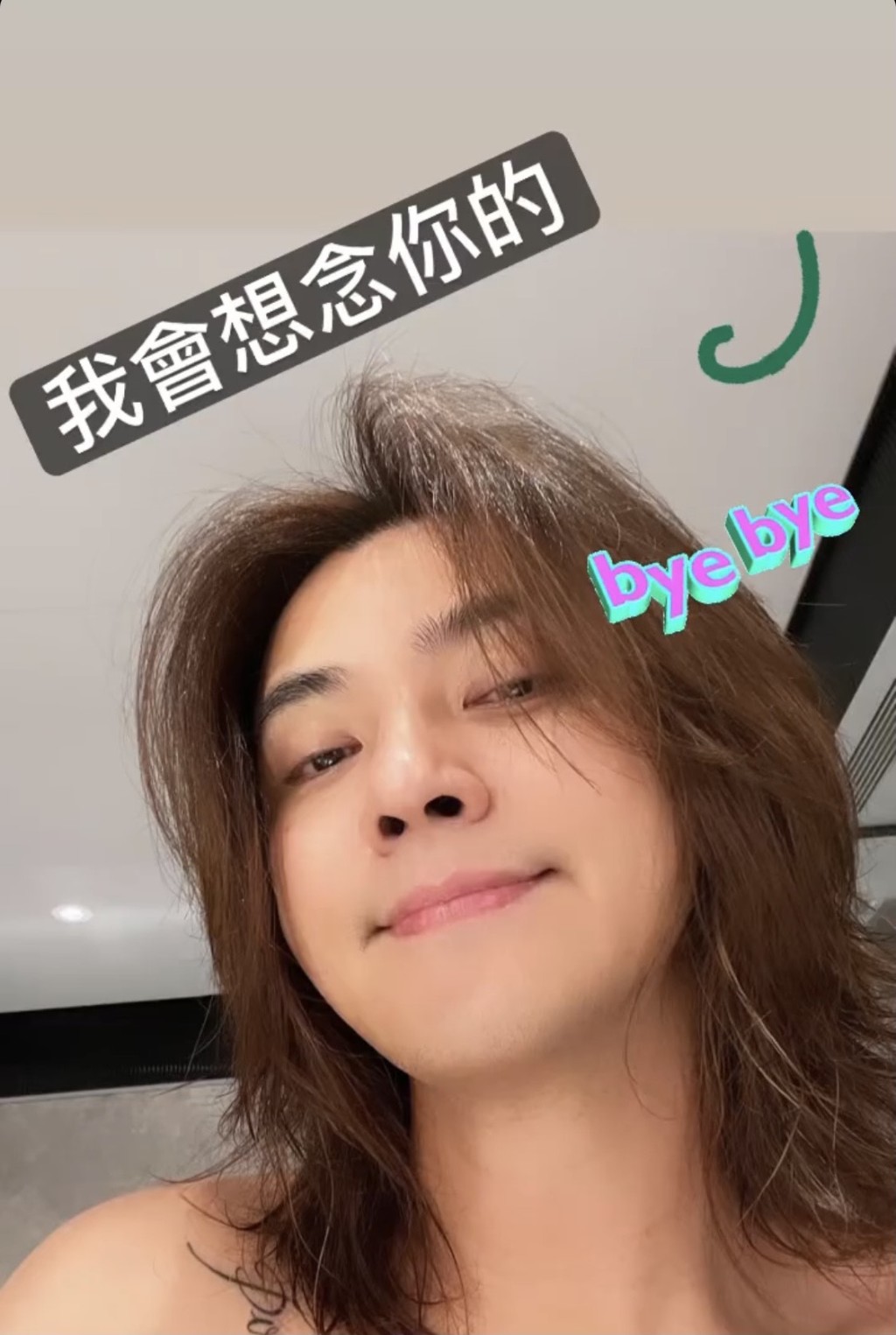長髮樣子十足女仔一樣，又幾靚女。