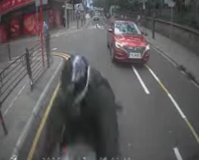 電單車衝前。fb 馬路的事討論區