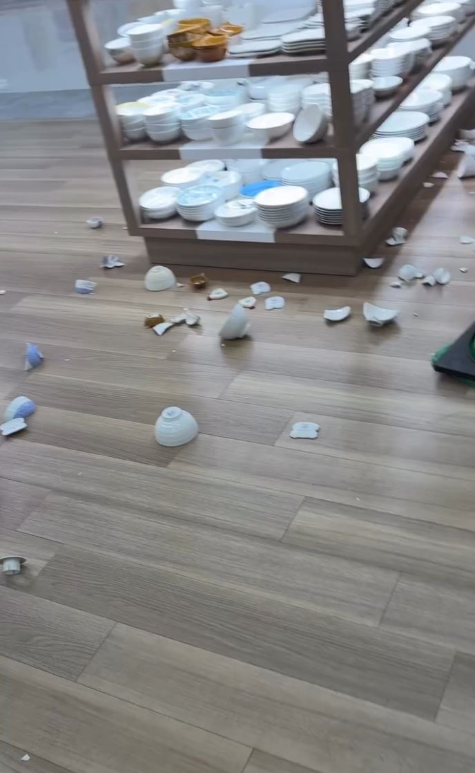 群马县有店舖因地震一片狼藉。orgoutdoor@thread 群马县有店舖因地震一片狼藉。orgoutdoor@thread