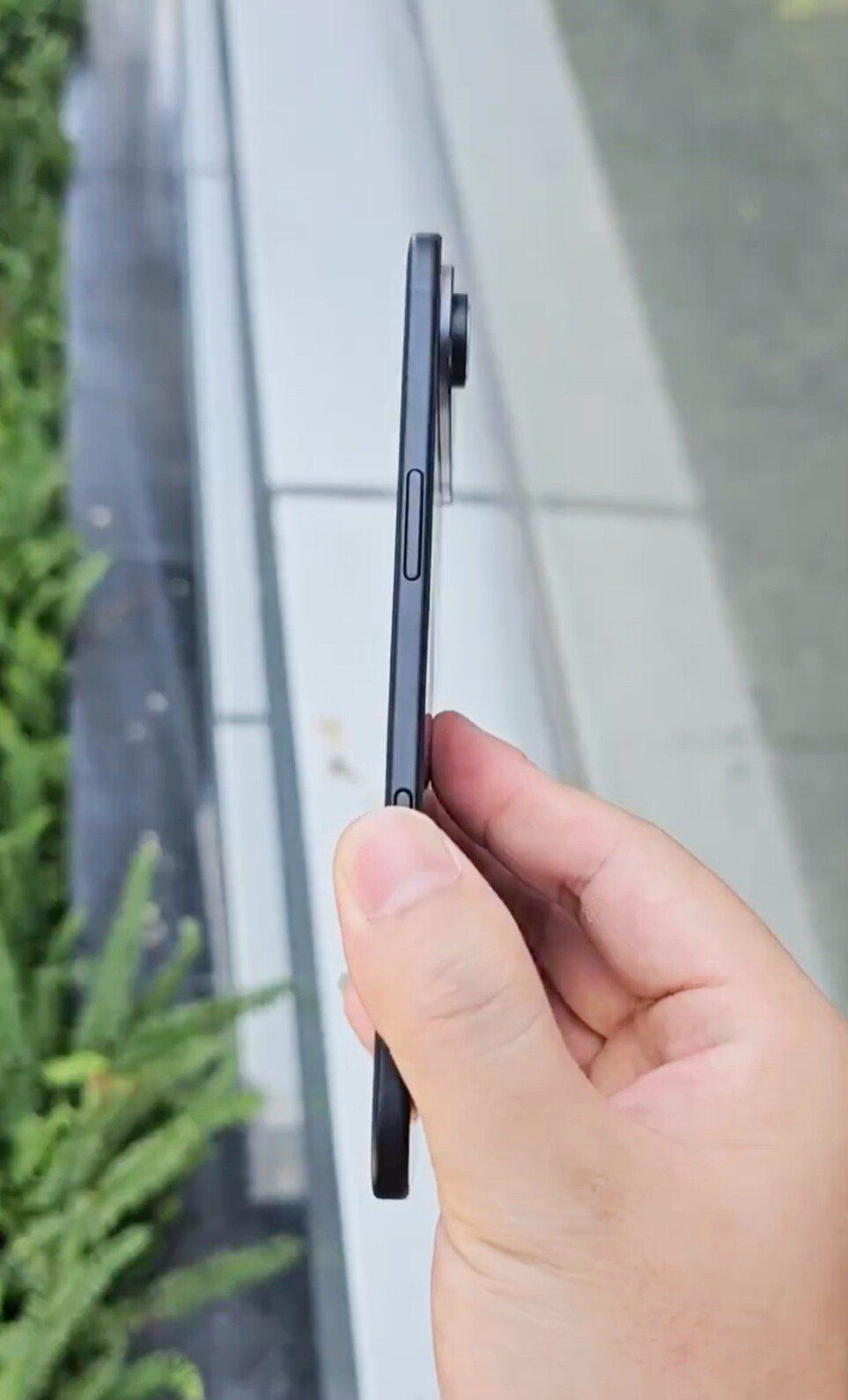 網上流傳的iPhone 17 Air規格，厚度只有5.5mm，纖薄程度令人咋舌。