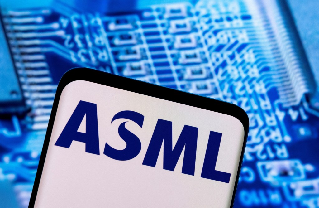 荷兰政府撤销ASML部分运送晶片制造设备到中国的出口许可，影响到少数在中国的客户。路透社