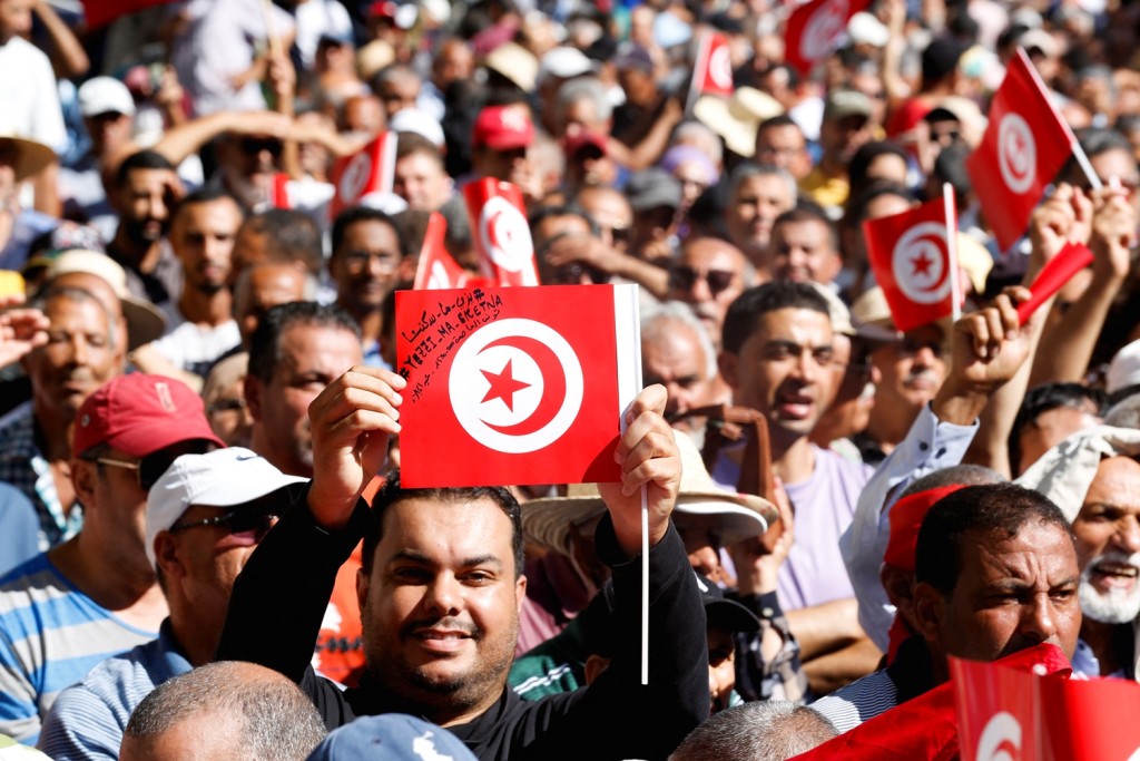示威者要求賽義德和他的政府對國家目前的經濟危機負上責任。路透社圖片