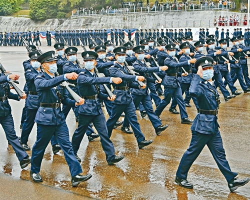 香港警察學院昨日舉行結業會操，隊形整齊。