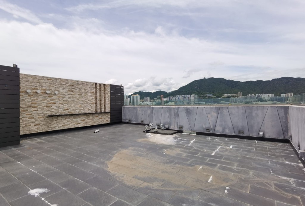 放盤附連天台,面積之大可擺放各式戶外家具。