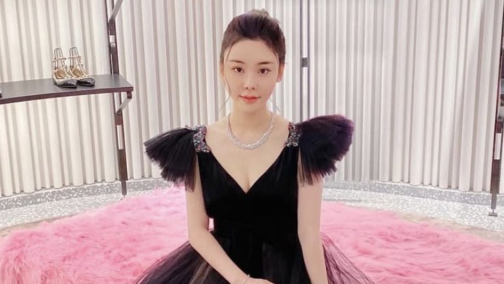 蔡天鳳案，辯方指鄺港智願賣樓，蔡母稱「我鬧佢佢先肯」。IG圖