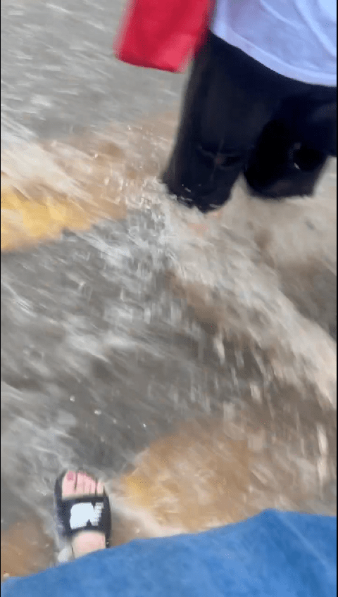 邊行邊停。