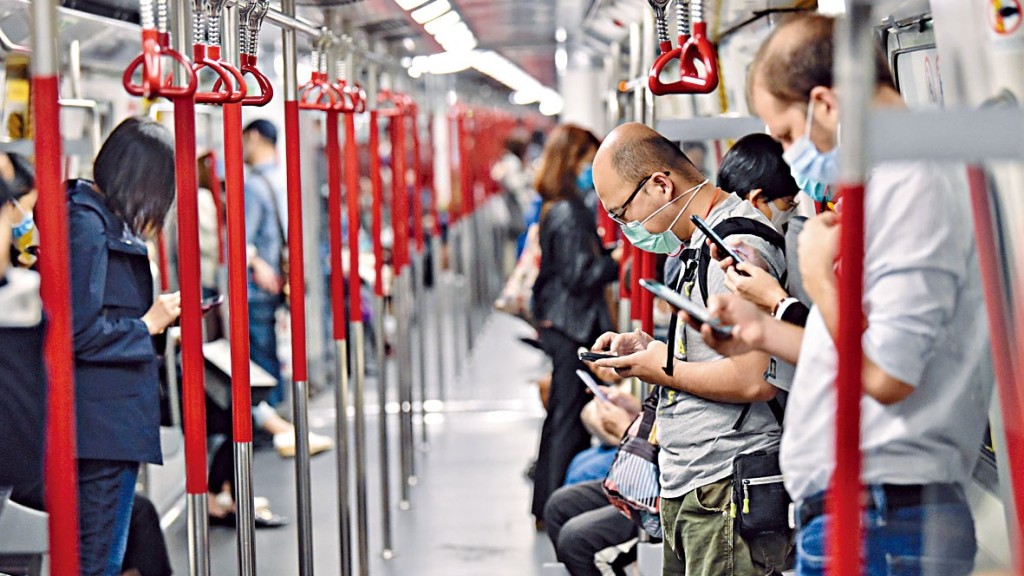 陳健波表示,現時濫用兩元乘車優惠的情況明顯嚴重。資料圖片