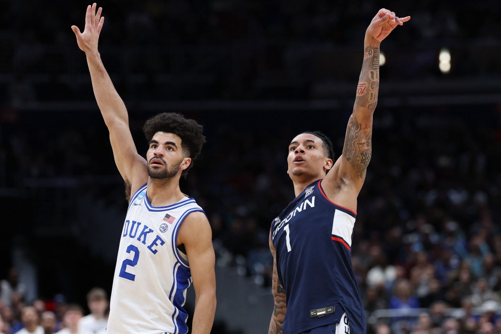 奇顿保沙（左）致命失误葬送比赛。AFP