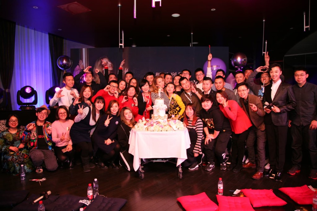 李玟家人表示，籌備製作其紀錄片，以生命影響生命。