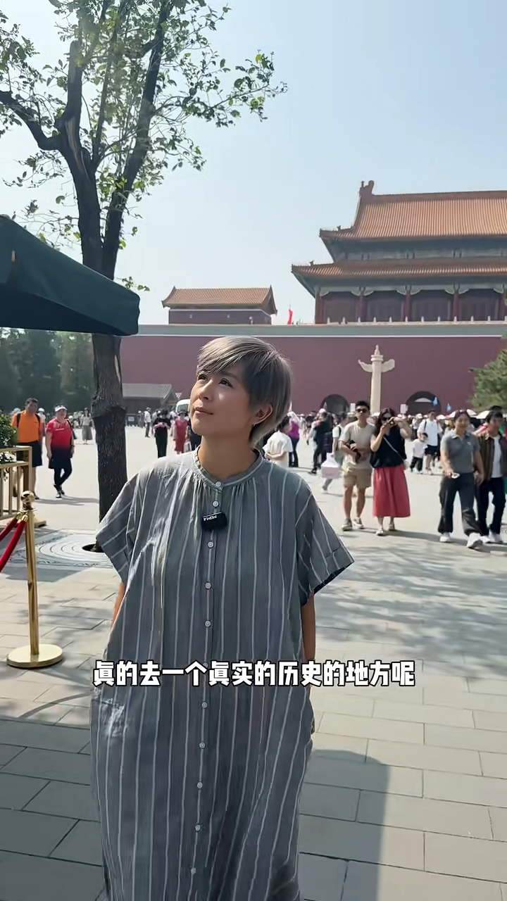 唐寧又曾到北京拍旅遊和美食片,結果惹來不少揣測。 唐寧又曾到北京拍旅遊和美食片,結果惹來不少揣測。