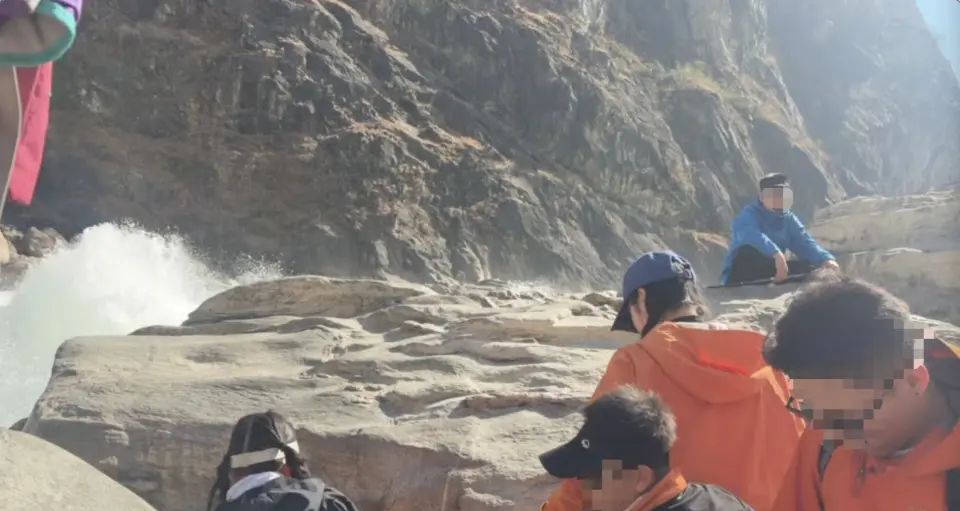 救援人員多次嘗試均無法打撈遺體。紅星新聞 救援人員多次嘗試均無法打撈遺體。紅星新聞