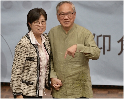 曾蔭權指與妻子認識60年，結婚50年，「相信我們會很長久。」資料圖片
