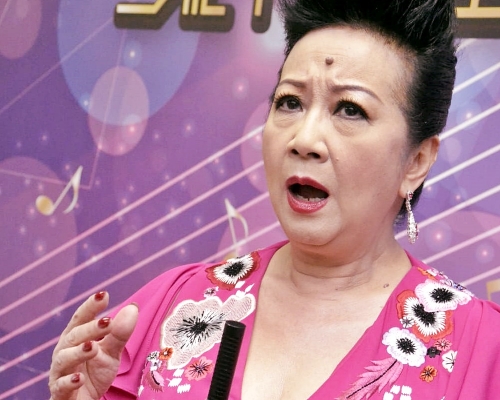 薛家燕于母亲节返内地商演，期间竟食物中毒一度呕到休克。