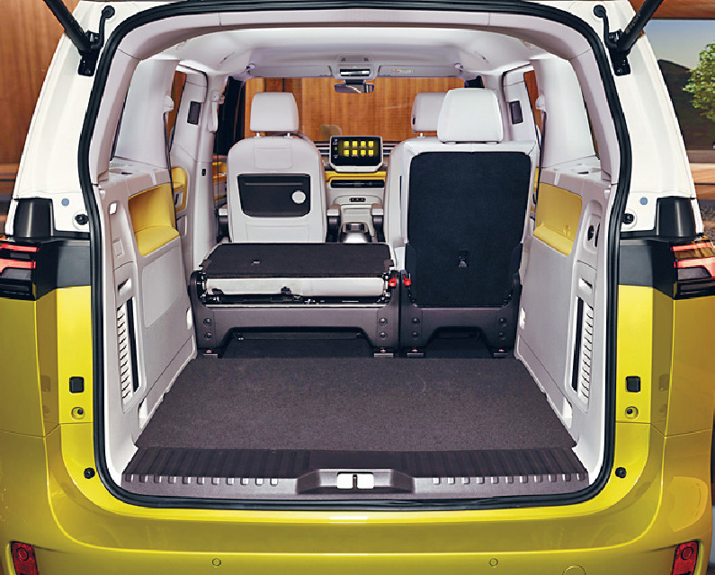 ■尾箱容量達2,205公升。