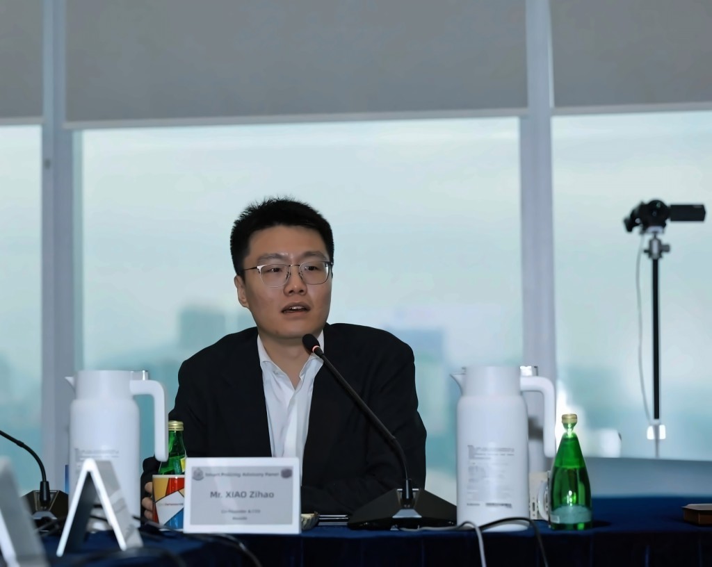 专家顾问萧子豪先生围绕“人工智能可信大模型底座与安全对齐治理”分享专业见解，强调构建全生命周期安全体系的重要性。
