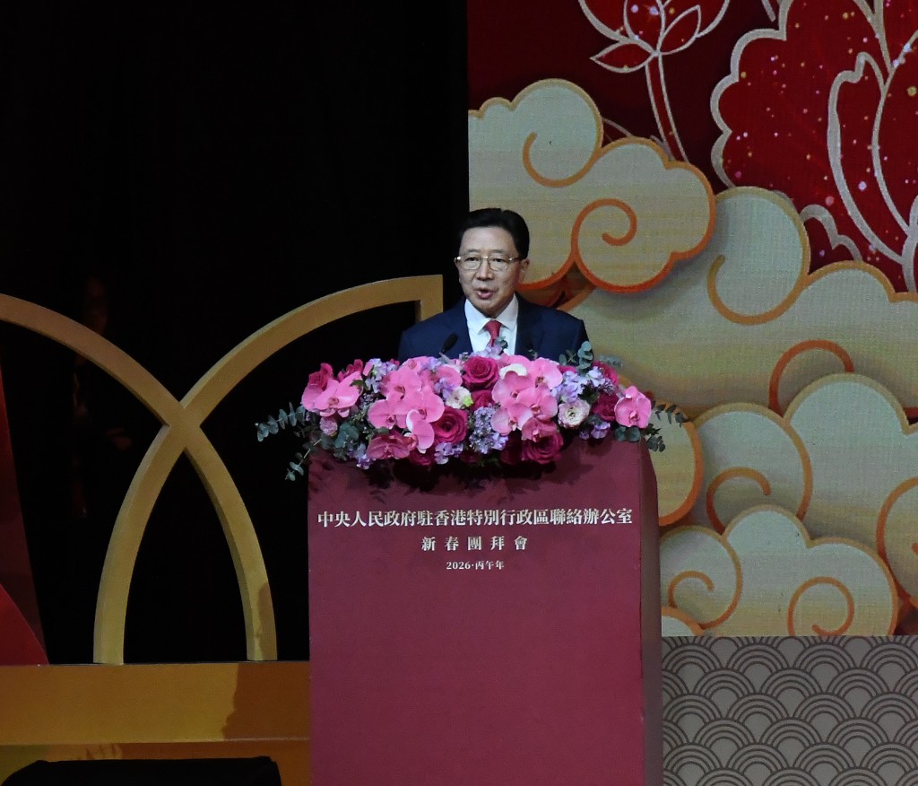 周霽指,只要弘揚獅子山精神,便可踏平崎嶇。 周霽指,只要弘揚獅子山精神,便可踏平崎嶇。