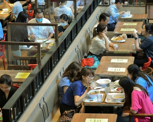 張建宗宣布食肆全日禁堂食。