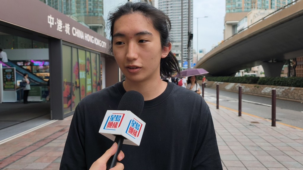 市民陳先生表示,的士濫收車資的事件不時從網上看到,有關情況會損害香港形象。 梁國峰攝 市民陳先生表示,的士濫收車資的事件不時從網上看到,有關情況會損害香港形象。 梁國峰攝