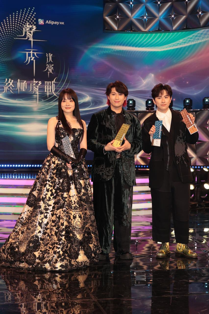 馮熙燮（中）以6比3的分數撼贏柯雨霏（左）贏得冠軍，而季軍則是胡子貝（右），他同時奪得「觀眾熱選聲秀大獎」成雙料季軍。