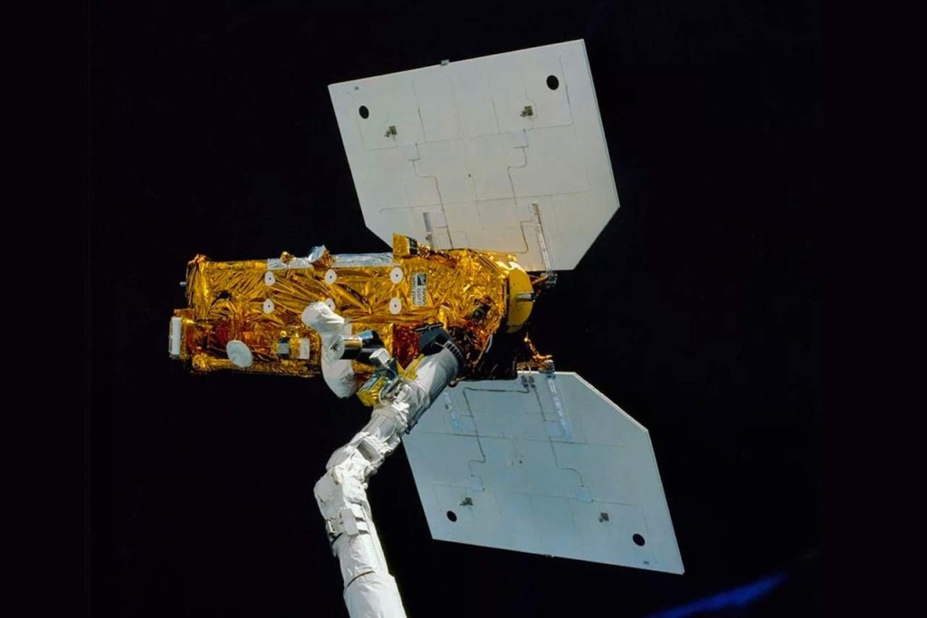 NASA的退役地球观测卫星「ERBS」于 1984 年 10 月 5 日从挑战者号太空穿梭机发射，运行到 2005 年退役。资料图片