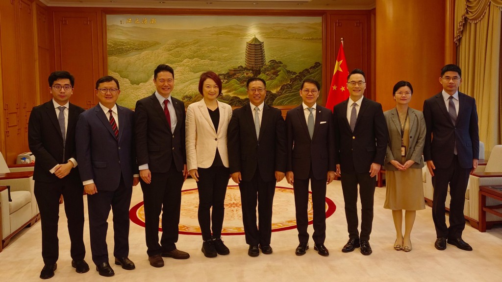 李慧琼夥陳克勤拜會外交部駐港公署新特派員  就民間外交分享意見