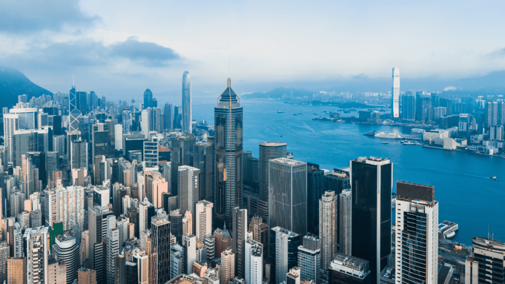 對港漂而言，當租金佔收入過大比例時，確實需要重新評估在港就業的性價比。