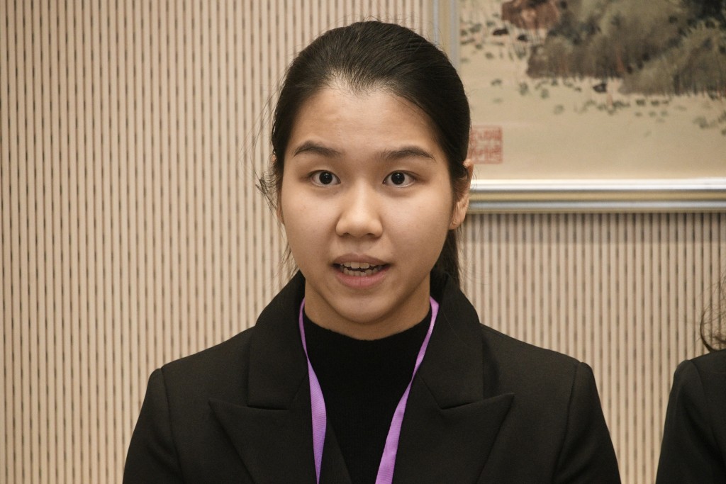 学员郑汐锐表示，友师是她“活生生的榜样”。
