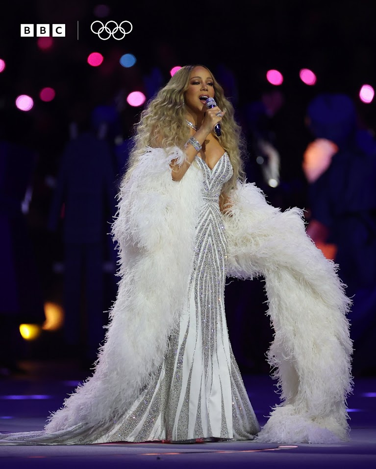 美國樂壇天后瑪麗嘉兒在冬奧開幕式上演唱，卻疑似「咪嘴」假唱。（BBC）