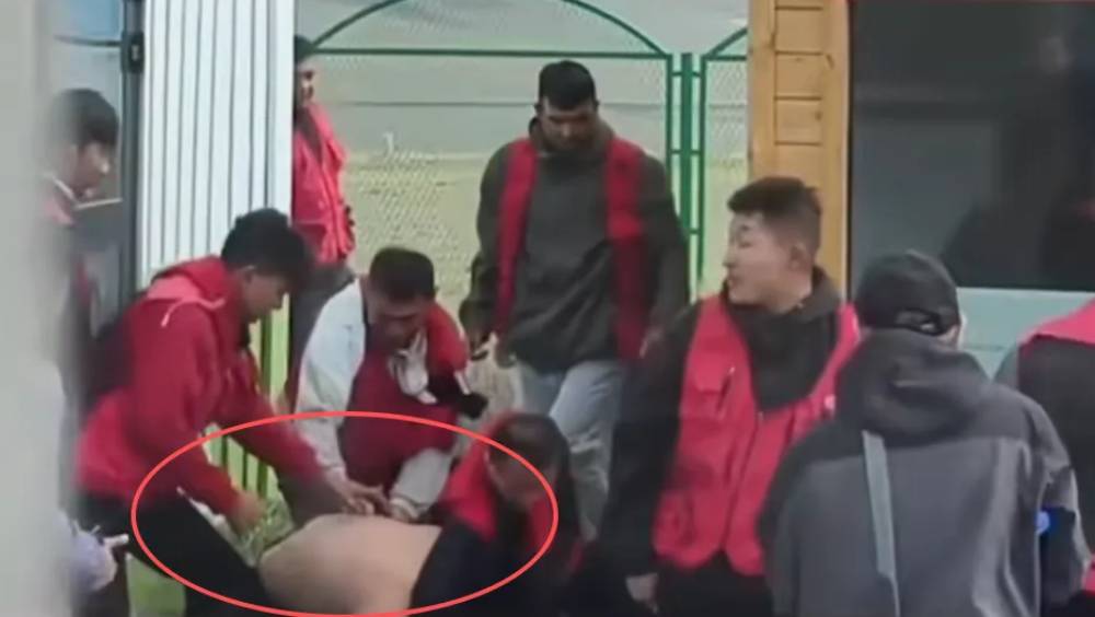 賽裡木湖景區工作人員毆打旅遊車司機處理情況通報：7人被行政拘留。