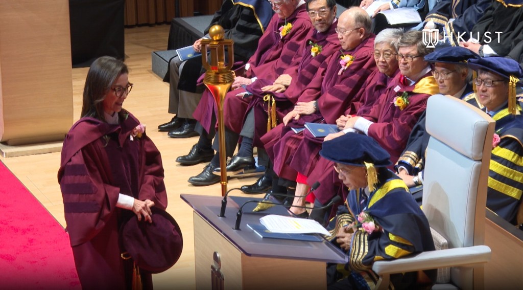 杨紫琼今日获香港科技大学获颁授人文学荣誉博士。