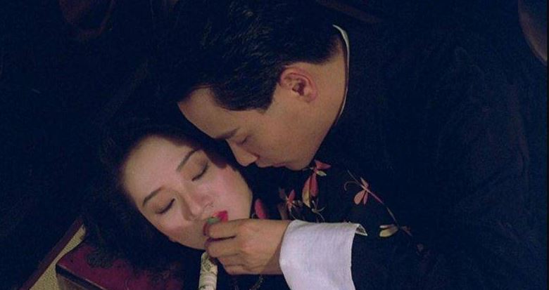 《胭脂扣》如花一角被指是以塘西愛國歌姬花影恨為原型。《胭脂扣》劇照